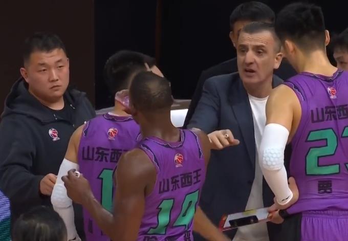  76人末节翻盘终结三连败  