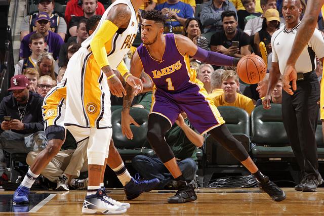  哈利伯顿妙传串联全队，步行者客场爆冷胜雄鹿